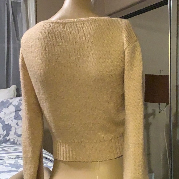 Pretty Little Thing Tan sweater - Picture 2 of 3